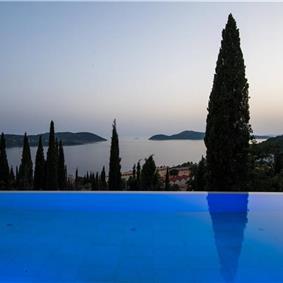 Luxury 5-Bedroom Villa with Sea-Views and Infinity Pool near Dubrovnik – Sleeps 10